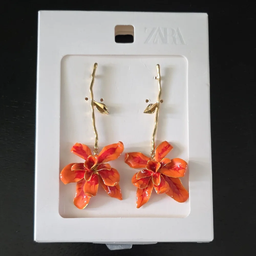 ZARA Stem Flower Earrings - Picture 6 of 15